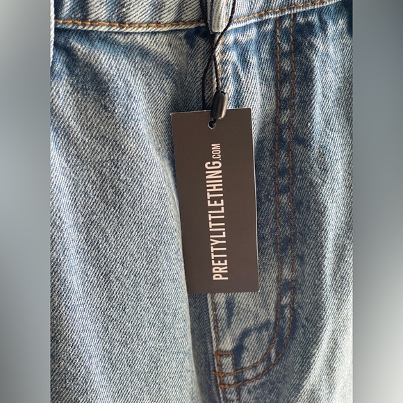 NWT PRETTYLITTLETHING MID BLUE WASH HIGH WAIST MOM JEANS - Picture 4 of 7